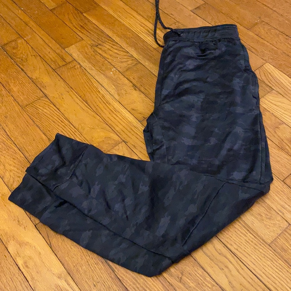 AEO active flex gray camo sweatpants